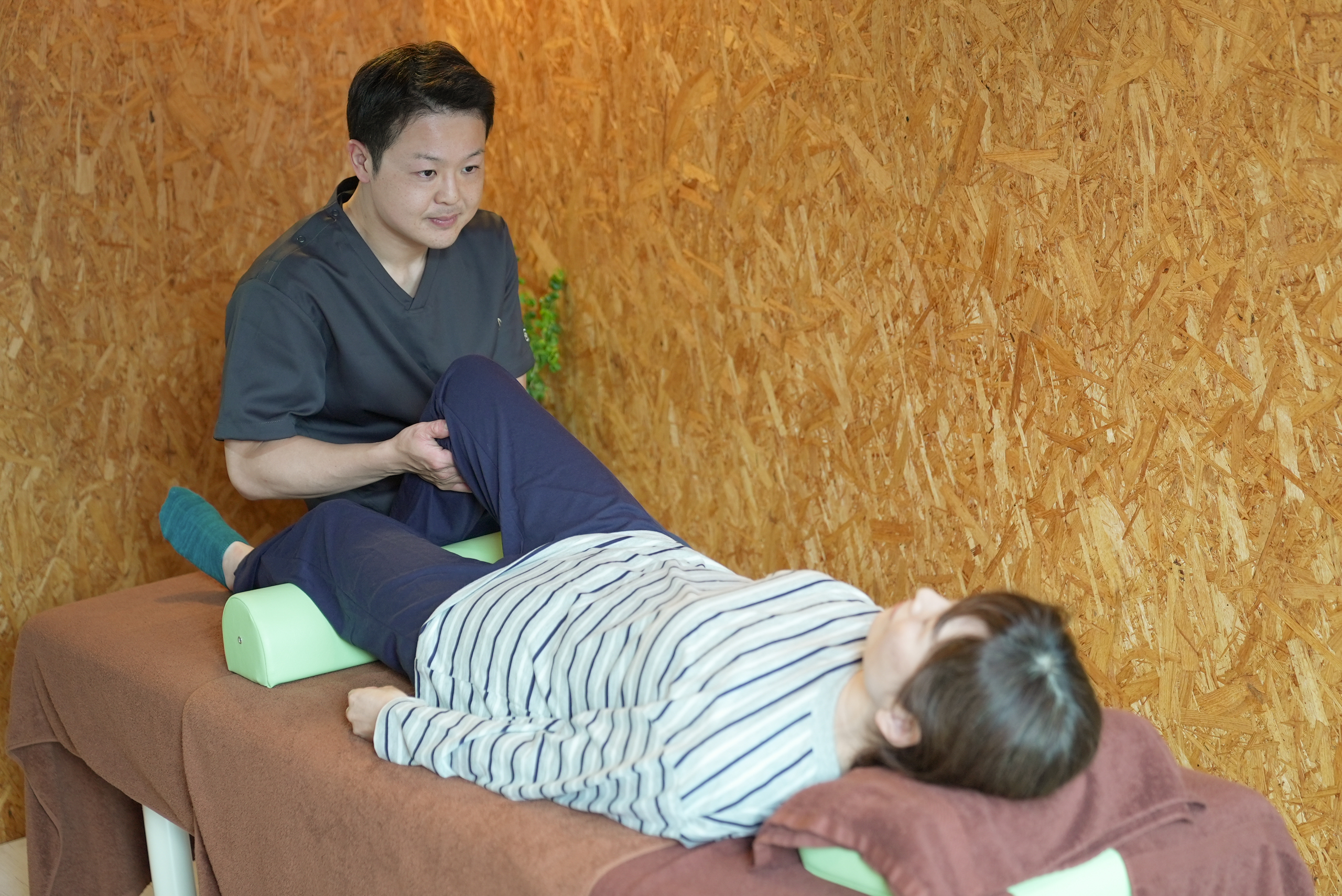膝痛マッサージ